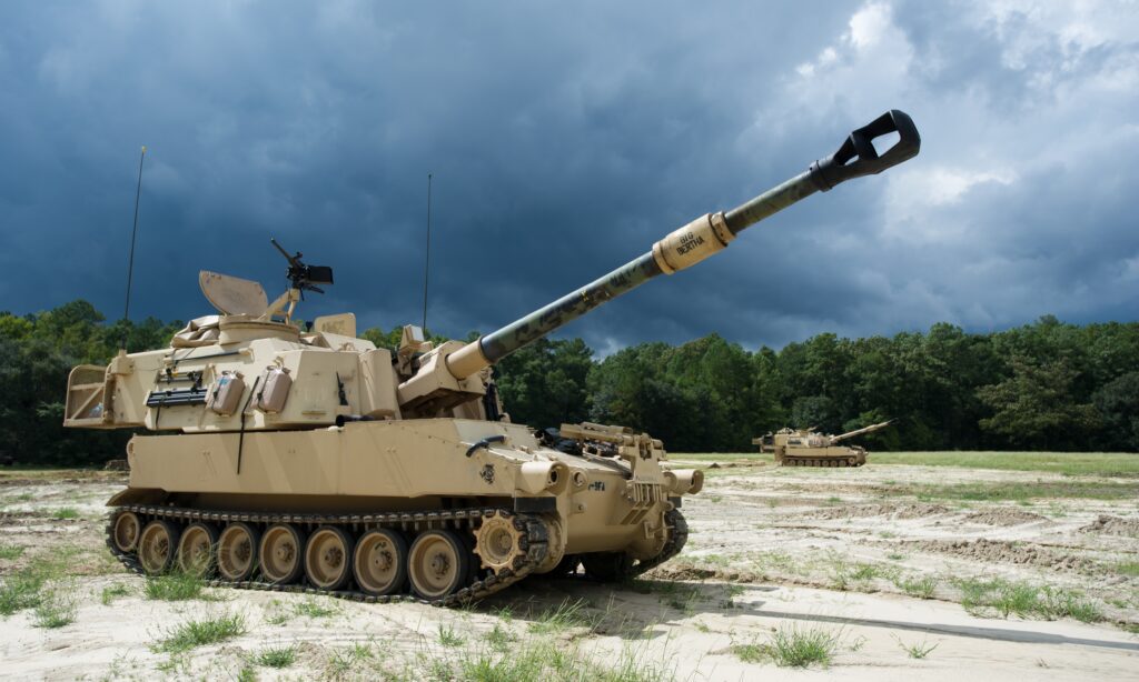 M109 paladin vs. Panzerhaubitze 2000: self-propelled howitzers clash – who fires best?