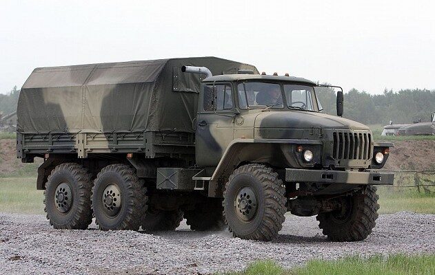 Ural-4320 vs. Mercedes-Benz G-Class: Military Transport Giants Go Head-to-Head!